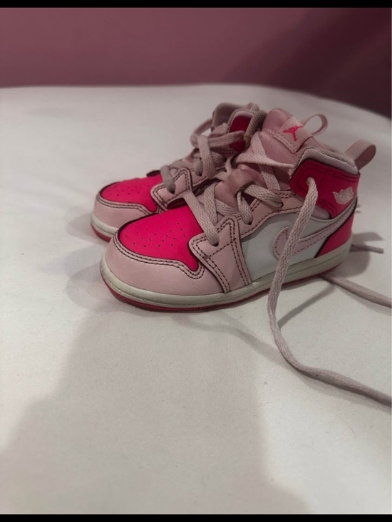 Nike Kids Gray and Pink Low-Top Sneakers